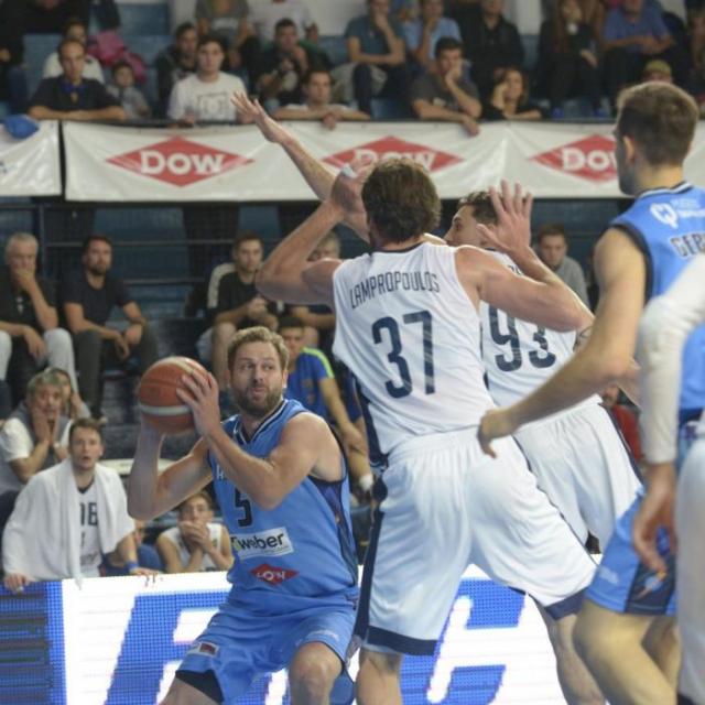 Destrab� el cerrojo